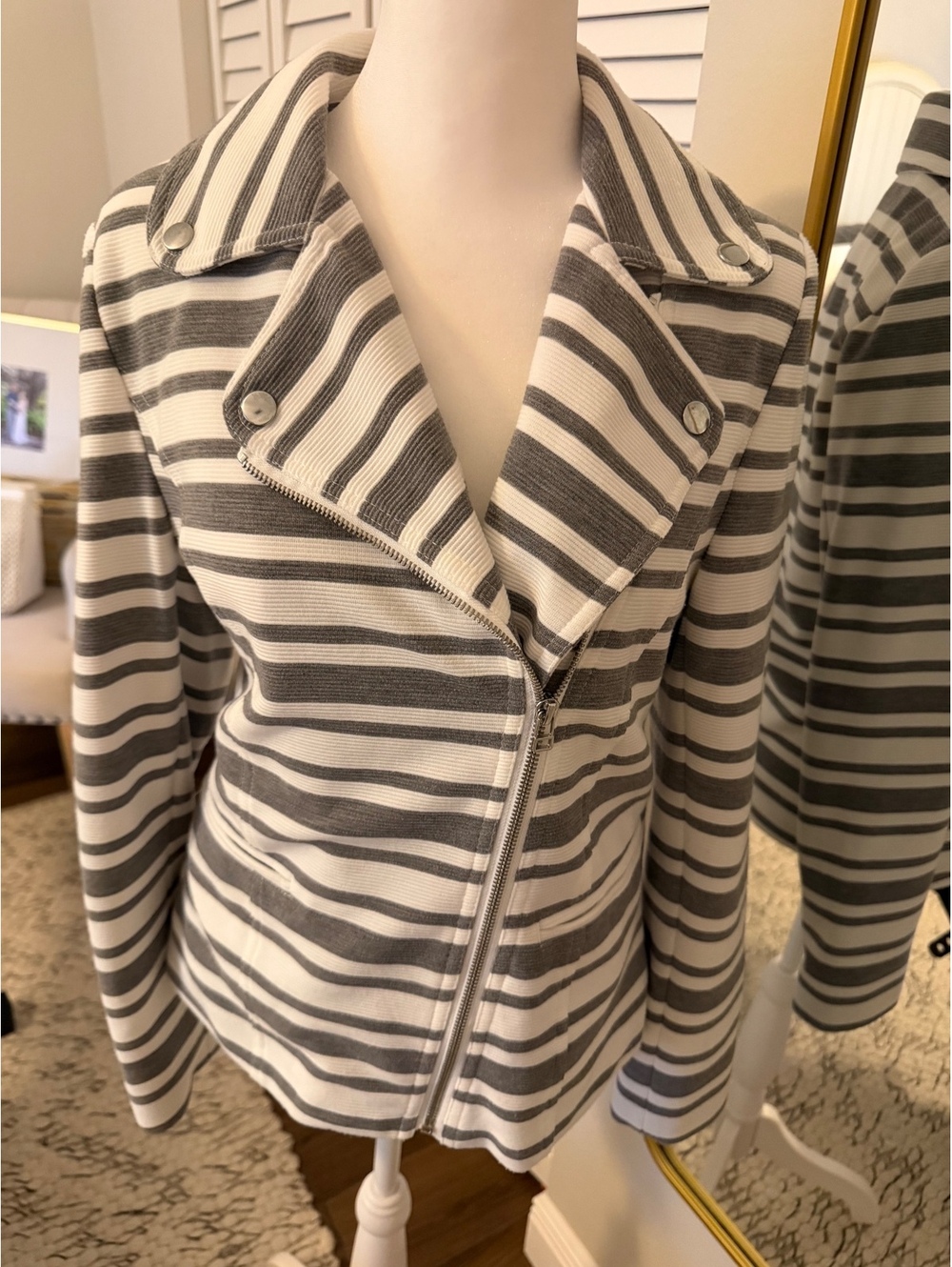 Bagatelle striped gray and white lined jacket